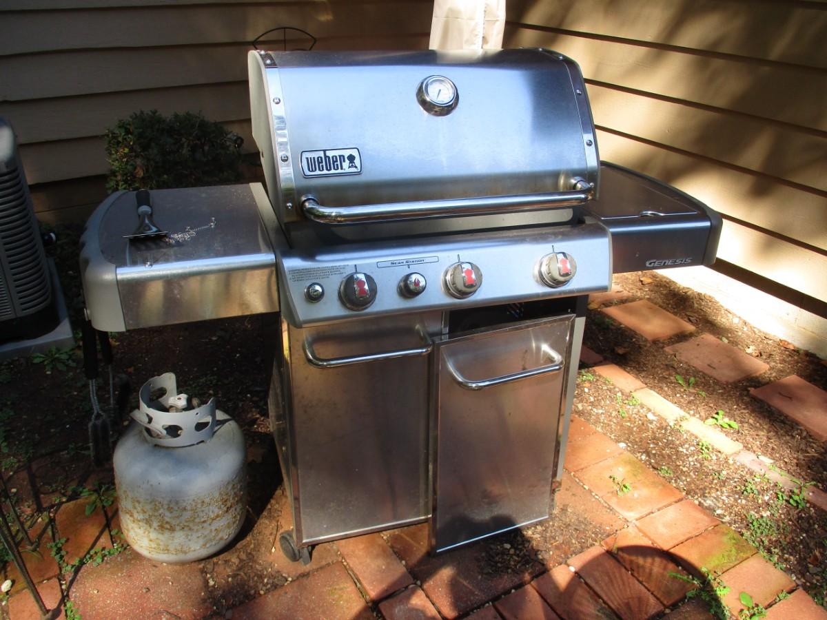 Weber Genesis Grill | EstateSales.org