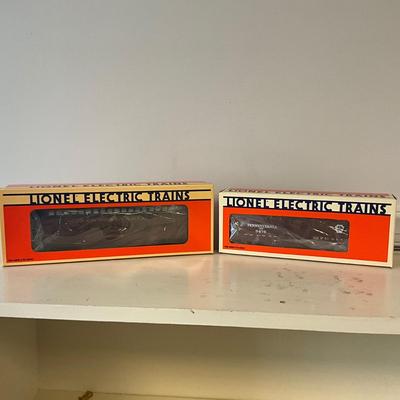 US1777 Lionel Pennsylvania Full Vista Dome Car & Single Door Box Car