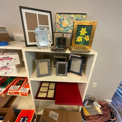 US1802 Large Lot of Various Picture Frames and Photo Albums