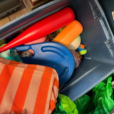 US1811 Large Tub of INTEX Pool Inflatables