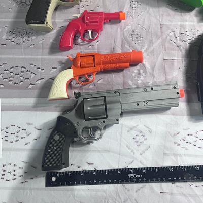 AN ASSORTMENT OF PLASTIC TOY GUNS & IMPERIAL HOLSTERS