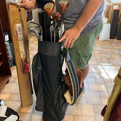US1816 Set of Mens Right Hand Golf Clubs with Shaft Protector and Bag