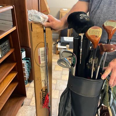 US1816 Set of Mens Right Hand Golf Clubs with Shaft Protector and Bag