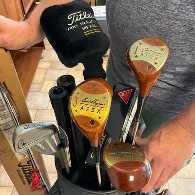 US1816 Set of Mens Right Hand Golf Clubs with Shaft Protector and Bag