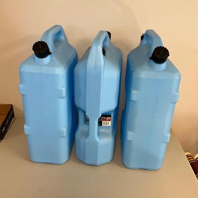 US1821 Set of 3 Rubbermaid Water Containers