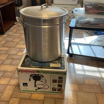 US1822 New in Box Bayou Classic High Pressure Gas Cooker with Steamer  Pot