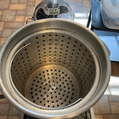 US1822 New in Box Bayou Classic High Pressure Gas Cooker with Steamer  Pot