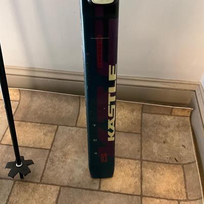 US1828 Pair of Vintage Kastle Syncap TCX Skis with poles
