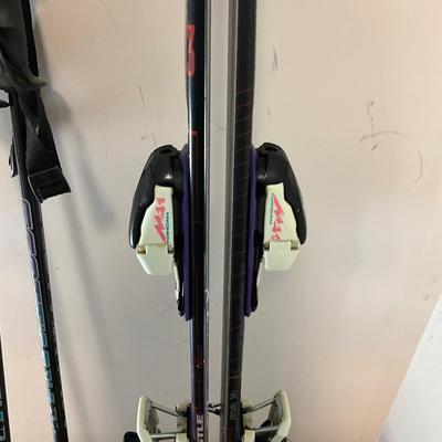 US1828 Pair of Vintage Kastle Syncap TCX Skis with poles