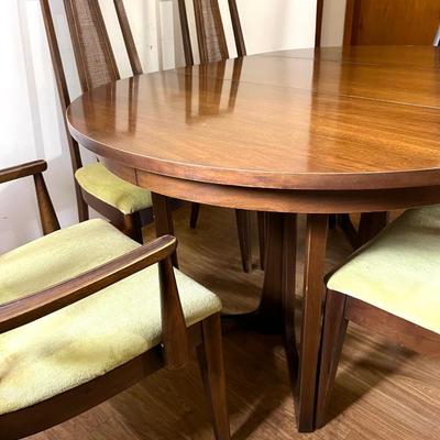 Dining Table with 6 Chairs *Read Details