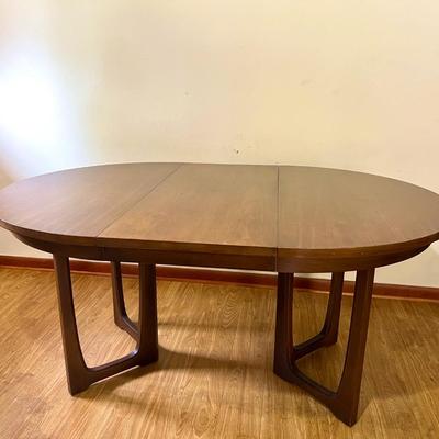 Dining Table with 6 Chairs *Read Details