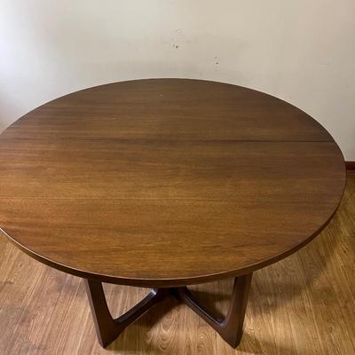 Dining Table with 6 Chairs *Read Details