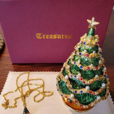 Treasures trinket box