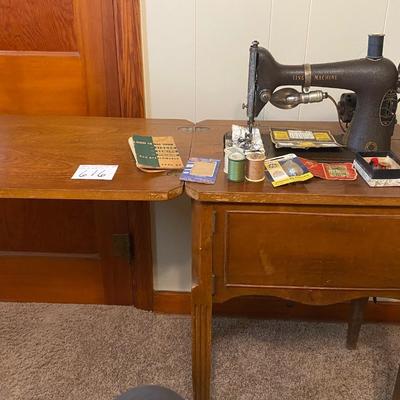 Singer Sewing Type 66 in Cabinet
