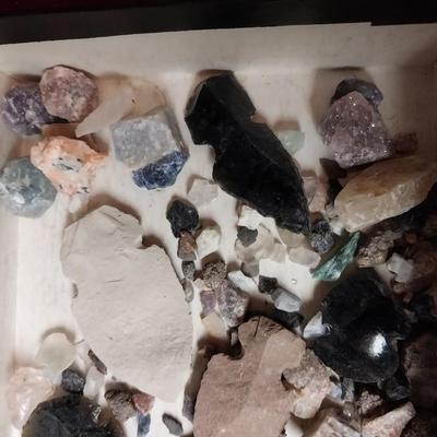 ARROW HEADS? AND SMALL ROCKS/MINERALS