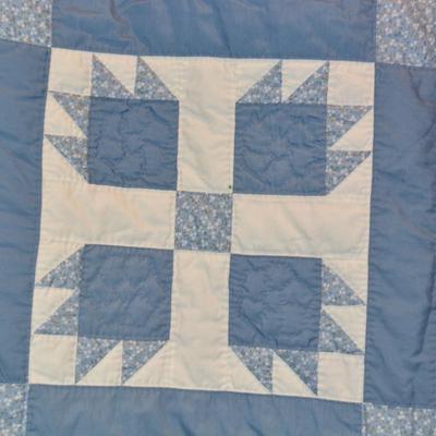 Hand-Stitched and Quilted Maple Leaf Variation Quilt 115x87