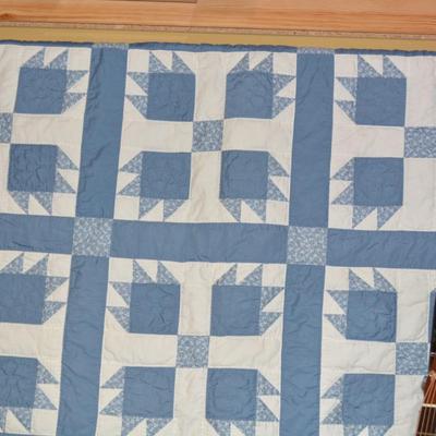 Hand-Stitched and Quilted Maple Leaf Variation Quilt 115x87