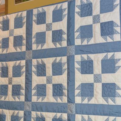 Hand-Stitched and Quilted Maple Leaf Variation Quilt 115x87