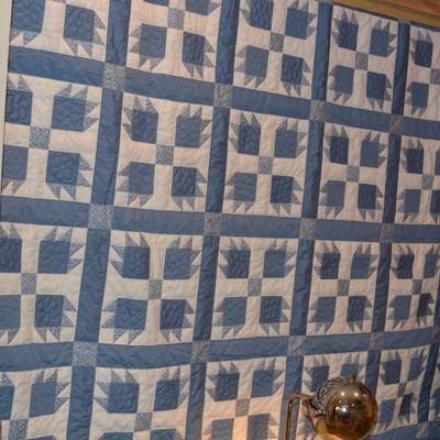 Hand-Stitched and Quilted Maple Leaf Variation Quilt 115x87