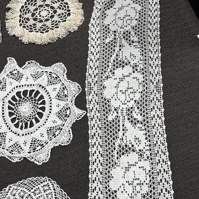 Mixed Lot of Vintage Doily Table Covers