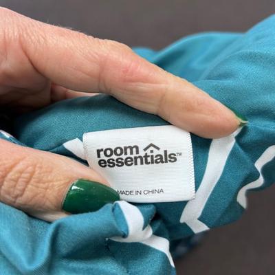 Room Essentials Teal Green and White Comforter Bedspread XL Twin