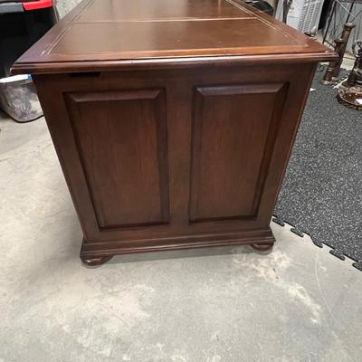 Sligh â€˜Saratoga Cherryâ€™ Pedestal Desk & Matching File/Writing Table (B2-RG)