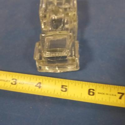 LOT 142 GLASS JEEP CANDY CONTAINER
