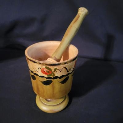 Decorative Pitchers and a Mortar & Pestle (DR-DW)