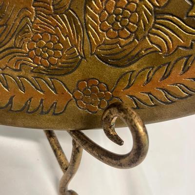 Large Metallic Plate with Stand (B2-MG)