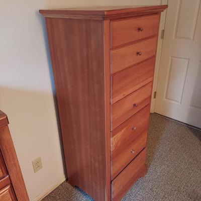 Tall Dresser w/ Seven Dove Tailed Drawers (B3-BBL)