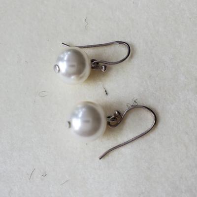 High Luster White Pearl earrings