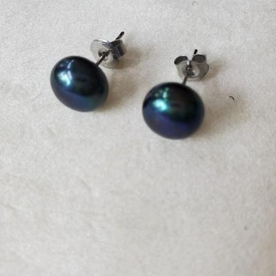 Tahitian Round pearl earrings