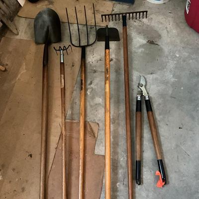G1849 Lot of Garden Tools