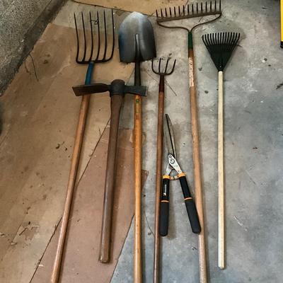 G1876 Lot of 7 Garden Tools