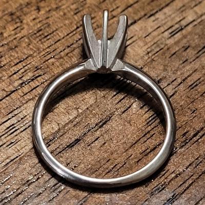 10k White Gold Ring