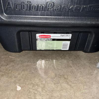G1903 Milwaukee Folding Handtruck with Rubbermaid 8gal Action Packer