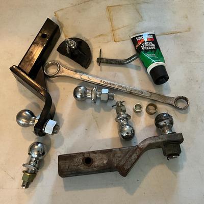G1904 Lot of Trailer Ball Hitch