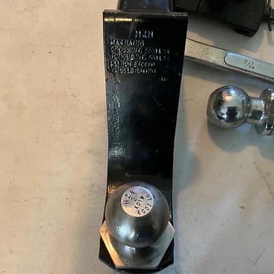 G1904 Lot of Trailer Ball Hitch