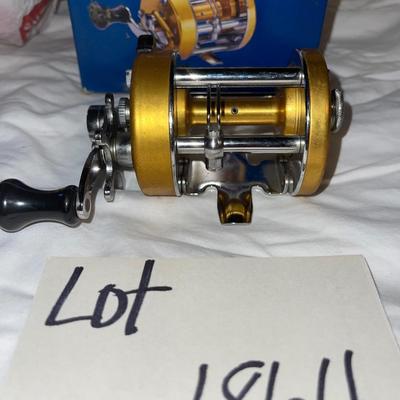 S1864 Vintage Penn Levelmatic Bait Casting Reel Model 930