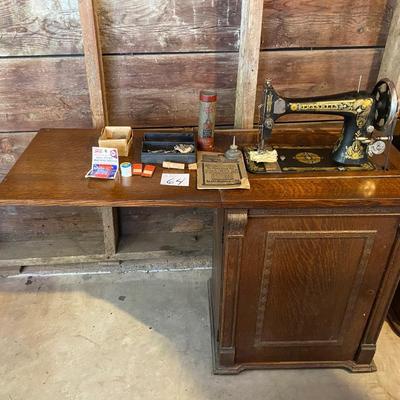 Vintage Franklin Sewing Machine in Cabinet