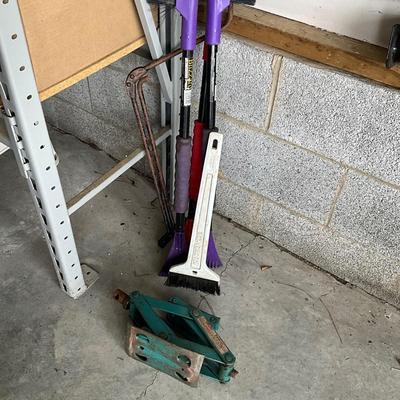 G1945 Scissor Car Jack with Ice Scrapers