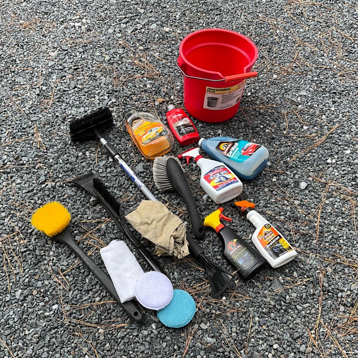 G1946 Lot of Car Cleaning Supplies