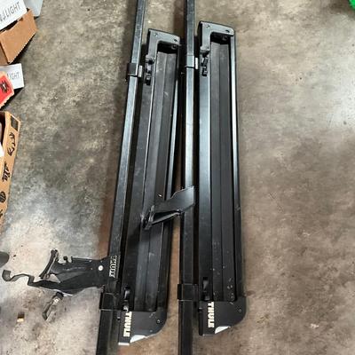 G1952 THULE Roof Rack for Skis, Snowboard, Fishing Poles