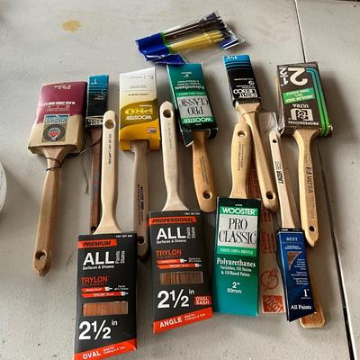 G1957 Lot of Various Paint Brushes