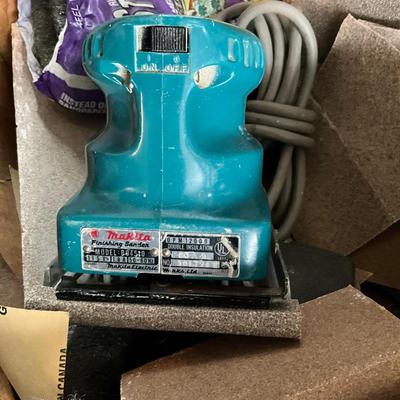 G1959 Makita Finishing Sander with Sandpaper