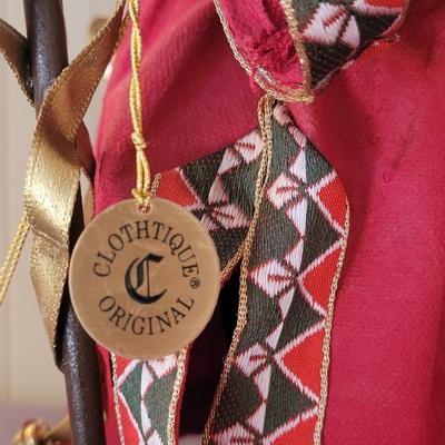 Clothtique Santa by Possible Dreams