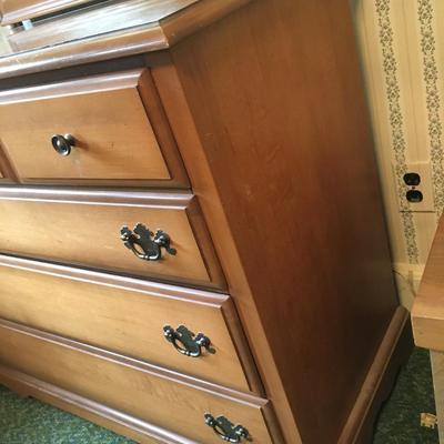 Vintage dresser with Mirrow