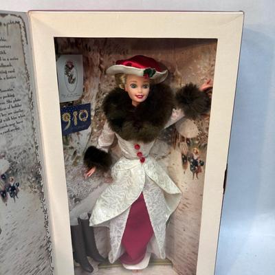 1995 Hallmark & Mattel Special Edition Holiday Memories Barbie Doll #14106 New in Box
