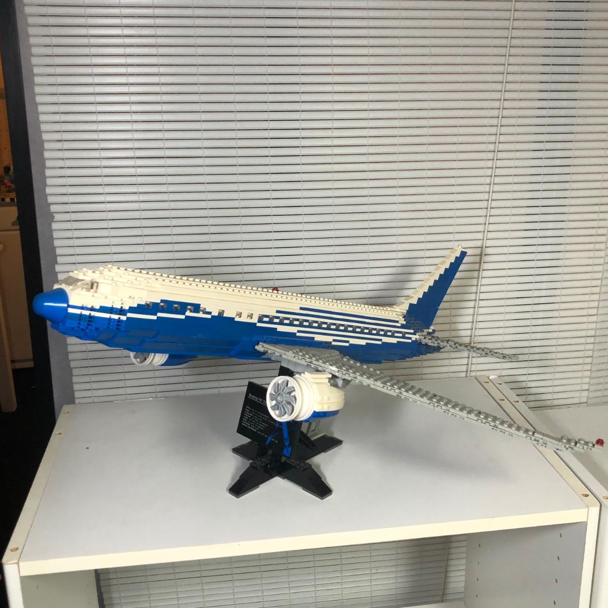 LOT 199B LEGO 10177 Boeing 787 Dreamliner Plane Model EstateSales