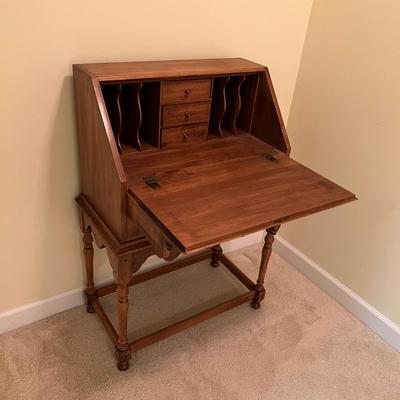 Slant Front Wooden Writing Desk W/Original Key (US-RG)